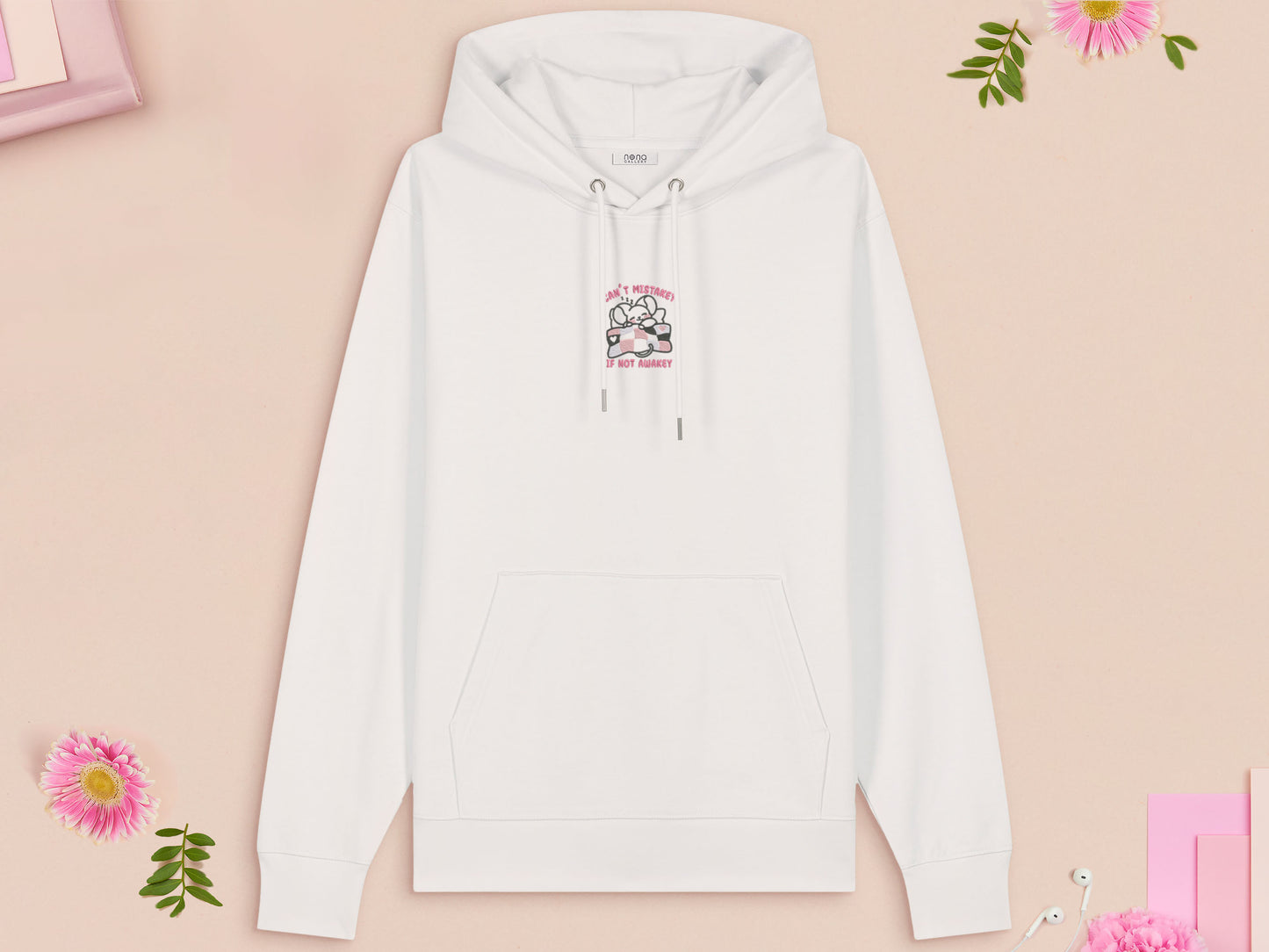 Camiseta bordada con ratón dormido: ¡Imposible confundirse si no estás despierto!