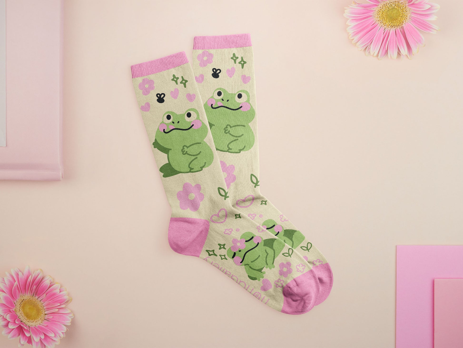 Cute knitted pastel cotton crew socks with different cute frogs pattern design