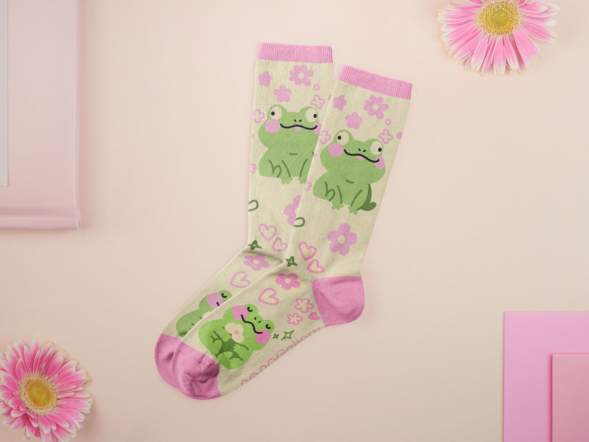 Cute knitted pastel cotton crew socks with different cute frogs pattern design
