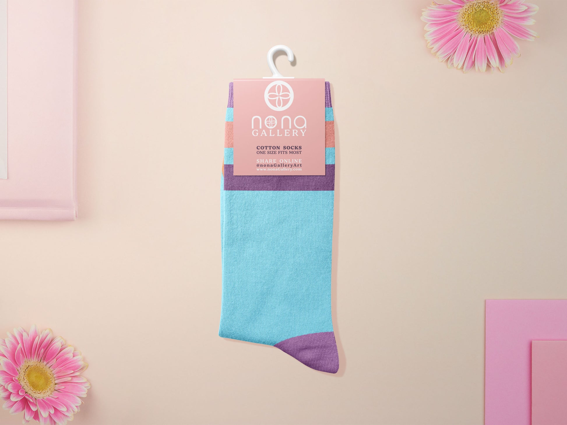 Cute knitted cotton crew socks with different cute cats and kittens pattern design on the toes of the socks.