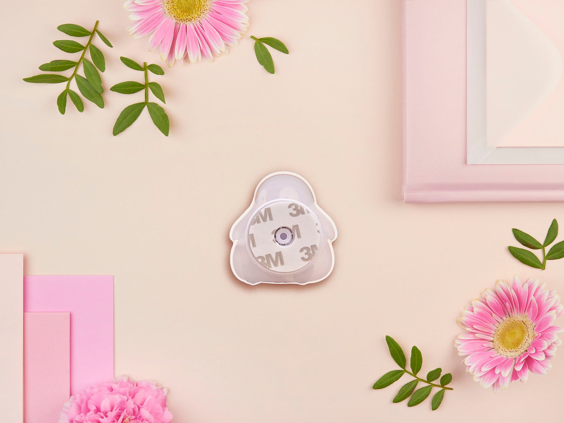 Cute popsocket phone grip with an adorable emperor penguin chick design
