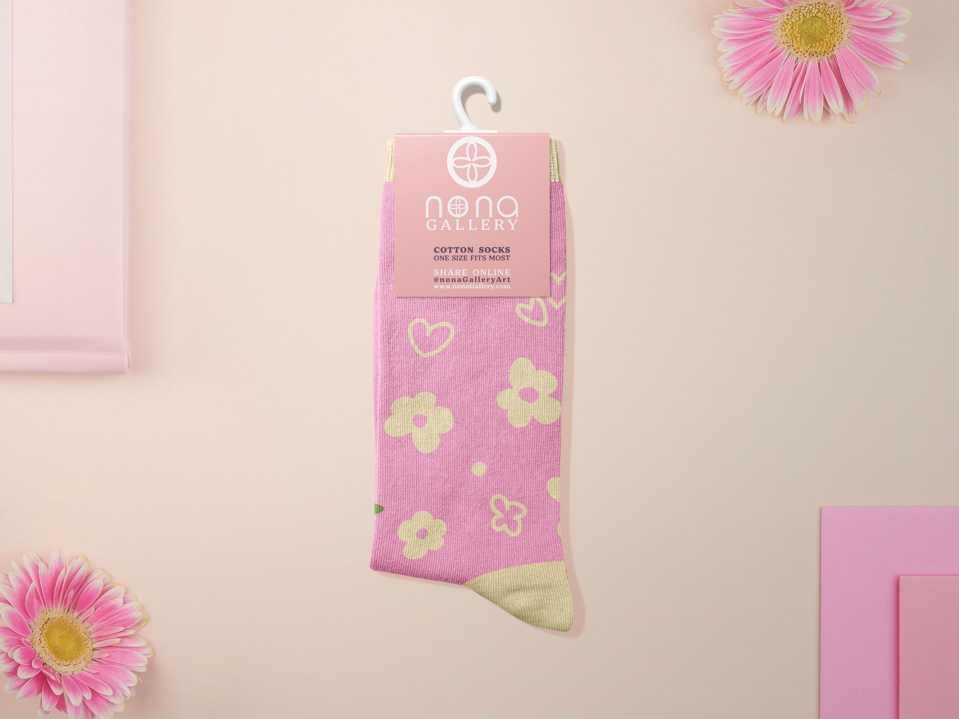 Cute knitted pastel cotton crew socks with different cute frogs pattern design on the toes of the socks.