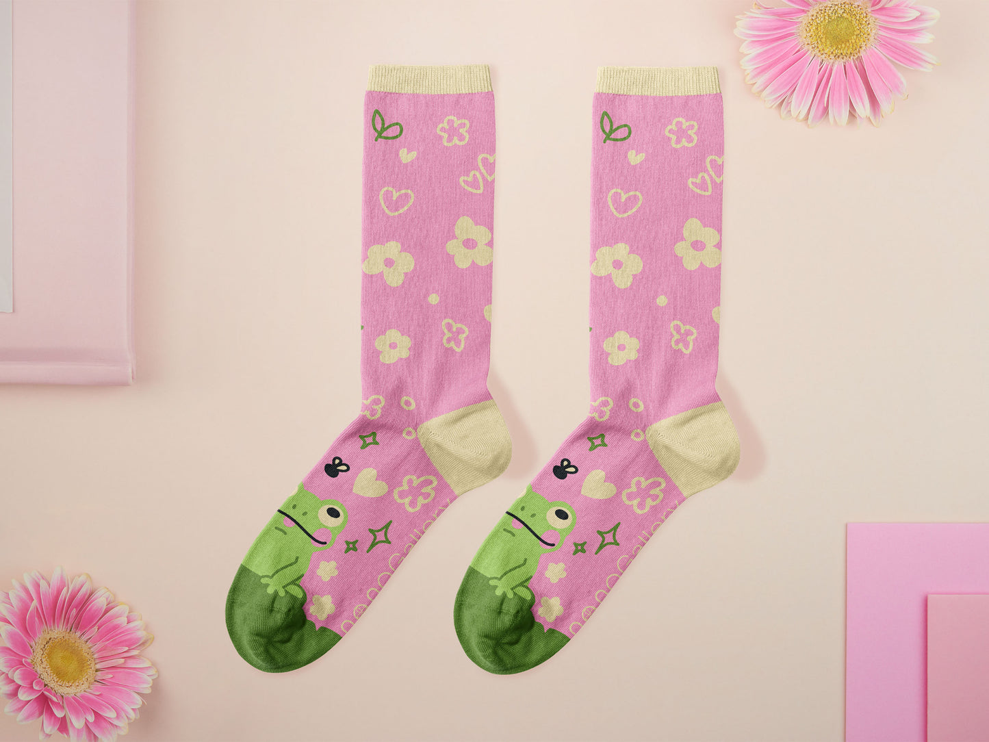 Cute knitted pastel cotton crew socks with different cute frogs pattern design on the toes of the socks.