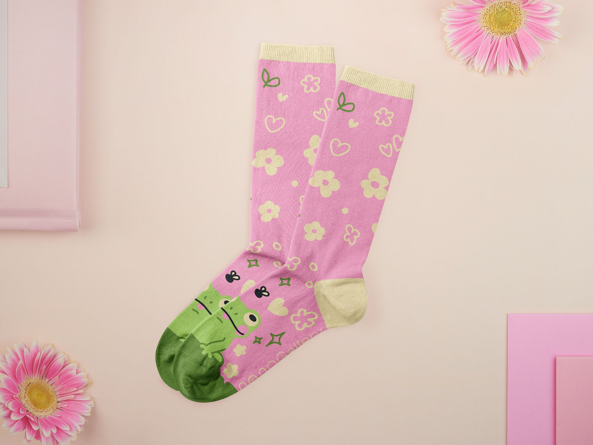 Cute knitted pastel cotton crew socks with different cute frogs pattern design on the toes of the socks.