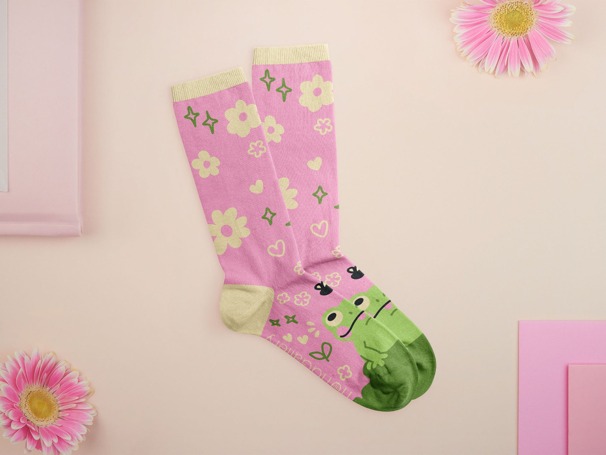 Cute knitted pastel cotton crew socks with different cute frogs pattern design on the toes of the socks.