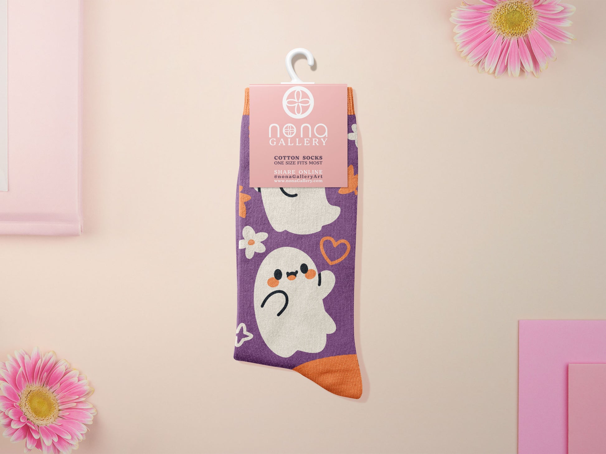 Cute knitted cotton crew socks with an autumn-themed ghost design.