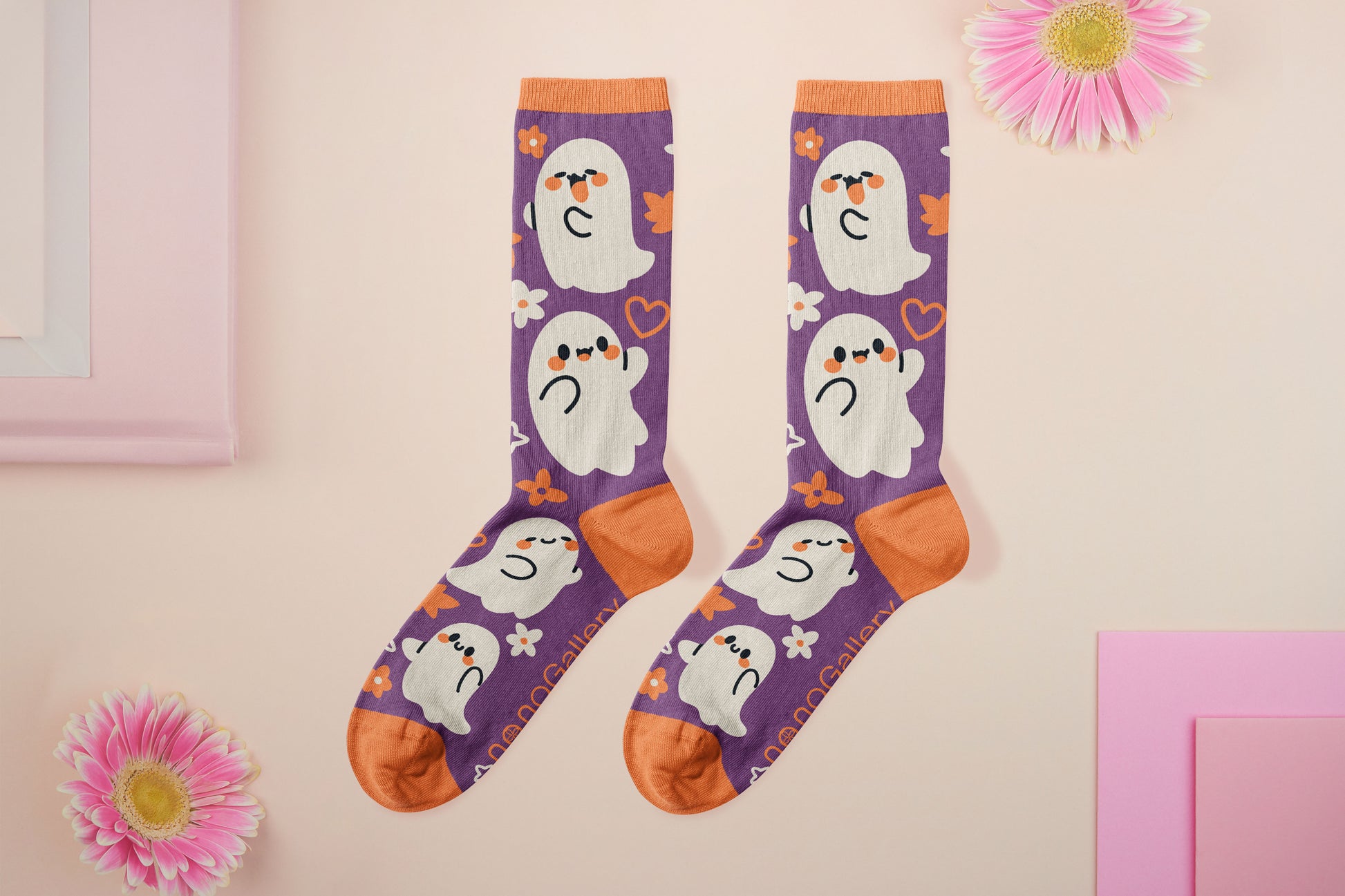 Cute knitted cotton crew socks with an autumn-themed ghost design.