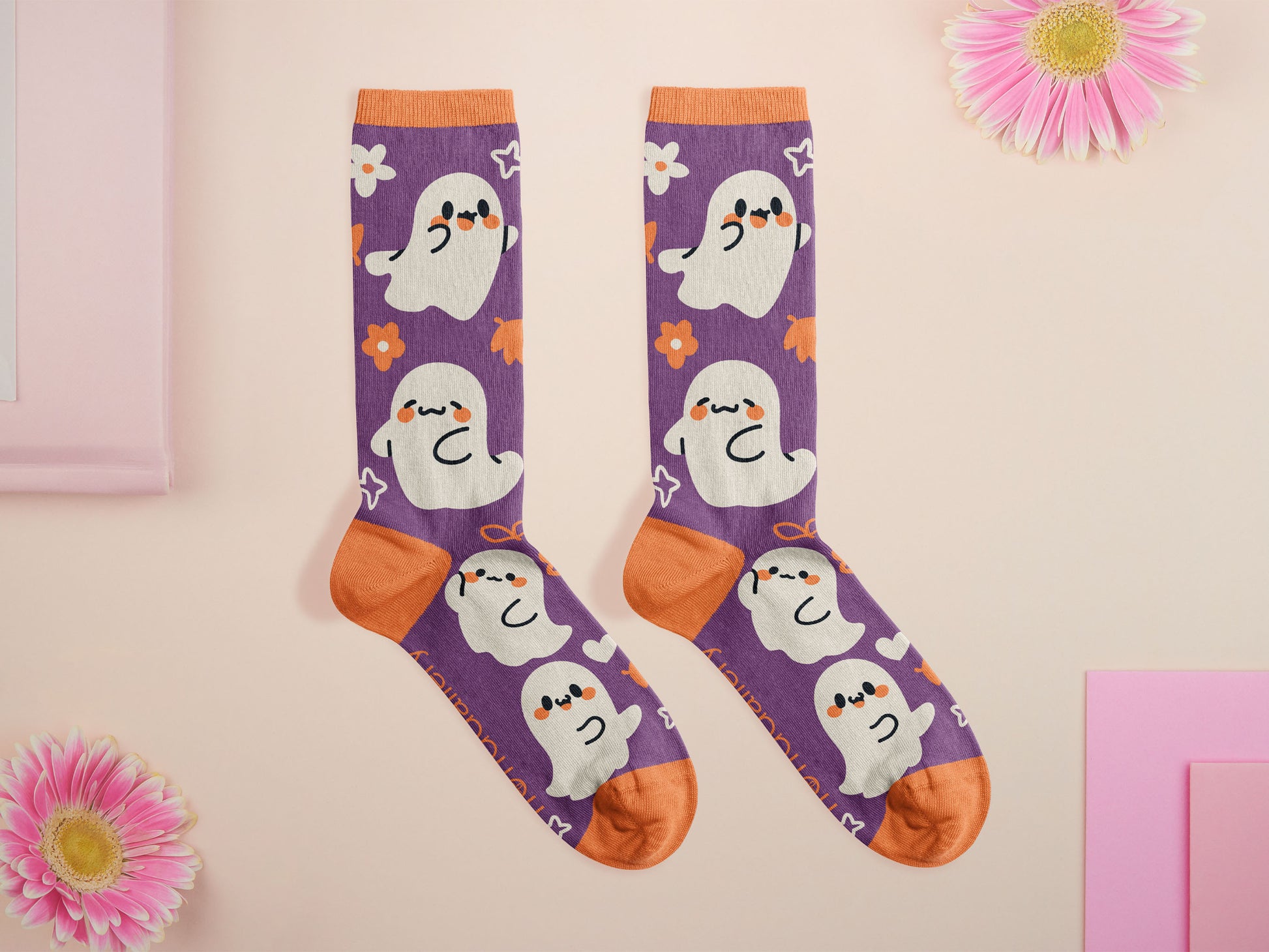 Cute knitted cotton crew socks with an autumn-themed ghost design.