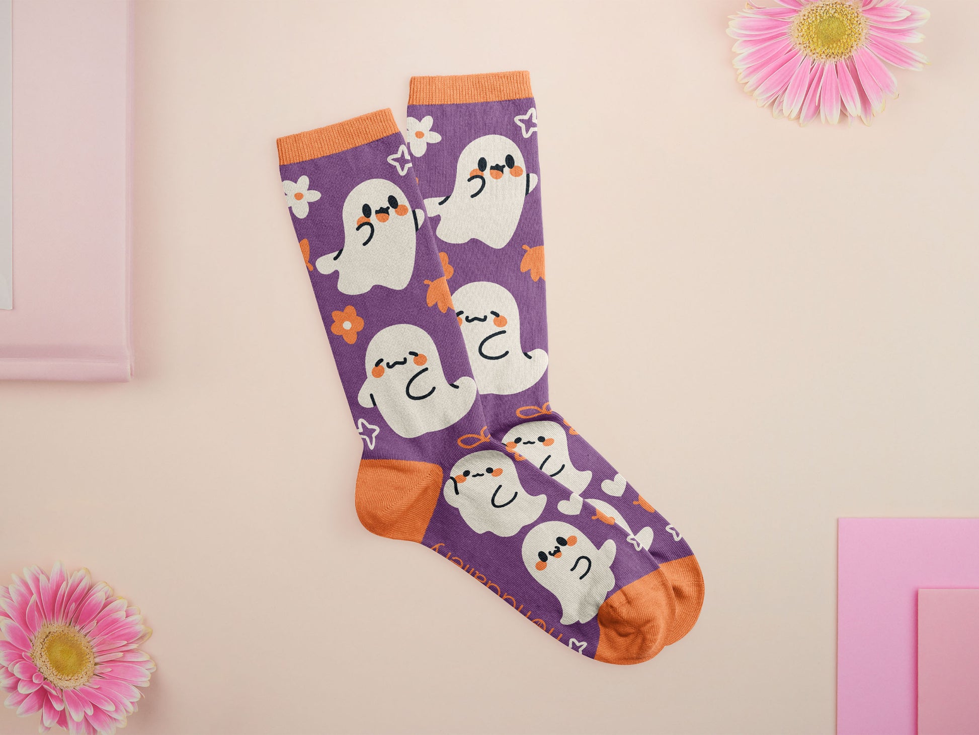 Cute knitted cotton crew socks with an autumn-themed ghost design.