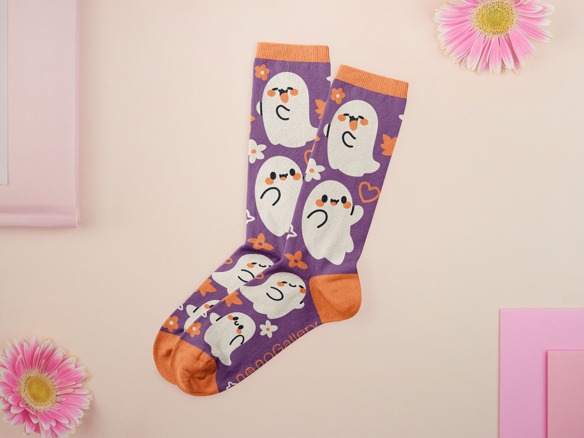 Cute knitted cotton crew socks with an autumn-themed ghost design.