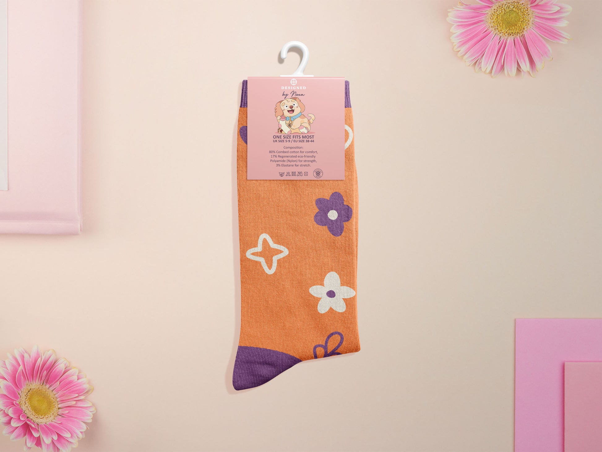 Cute knitted cotton crew socks with an autumn-themed ghost design on the toes of the socks.