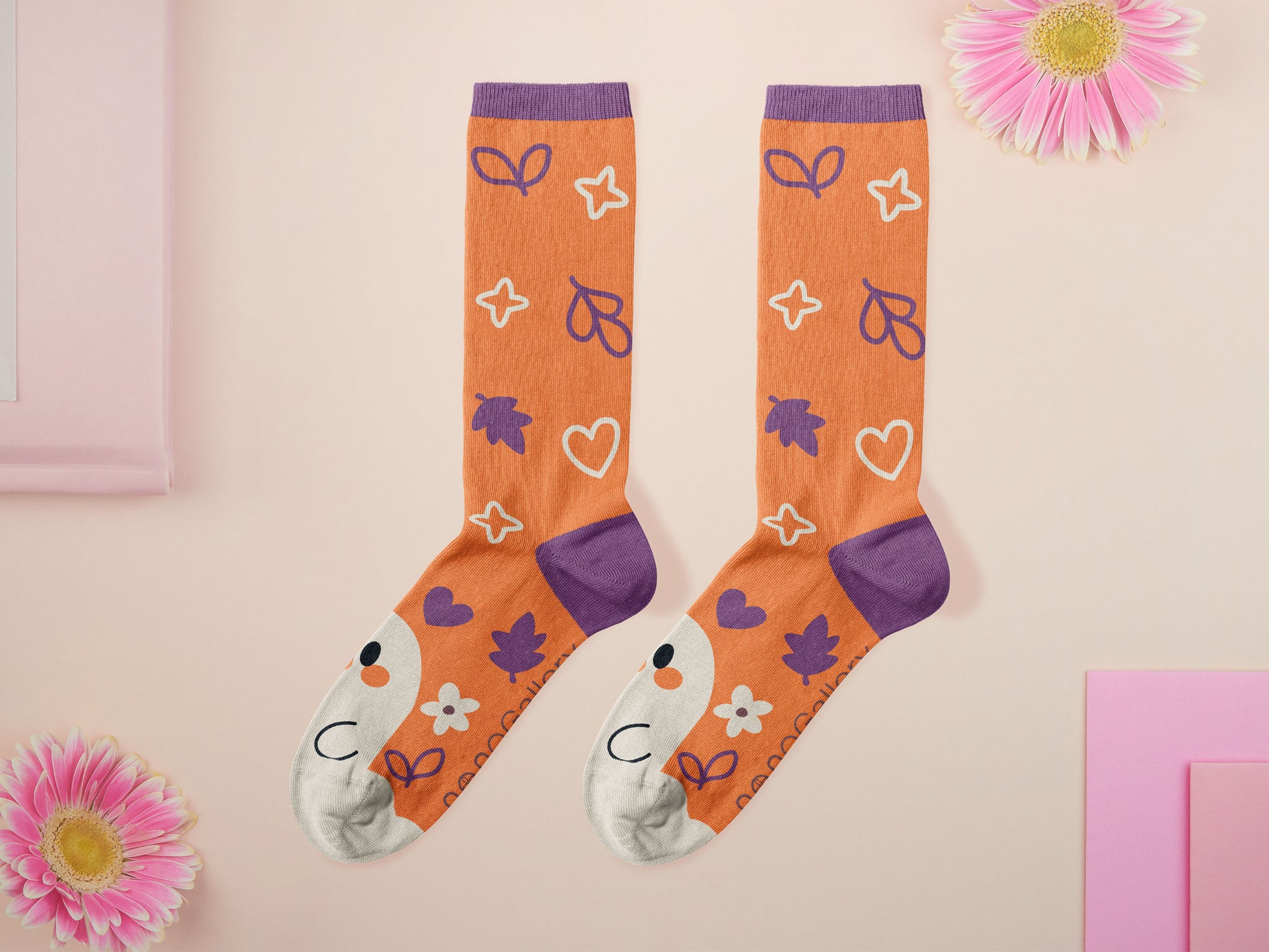 Cute knitted cotton crew socks with an autumn-themed ghost design on the toes of the socks.