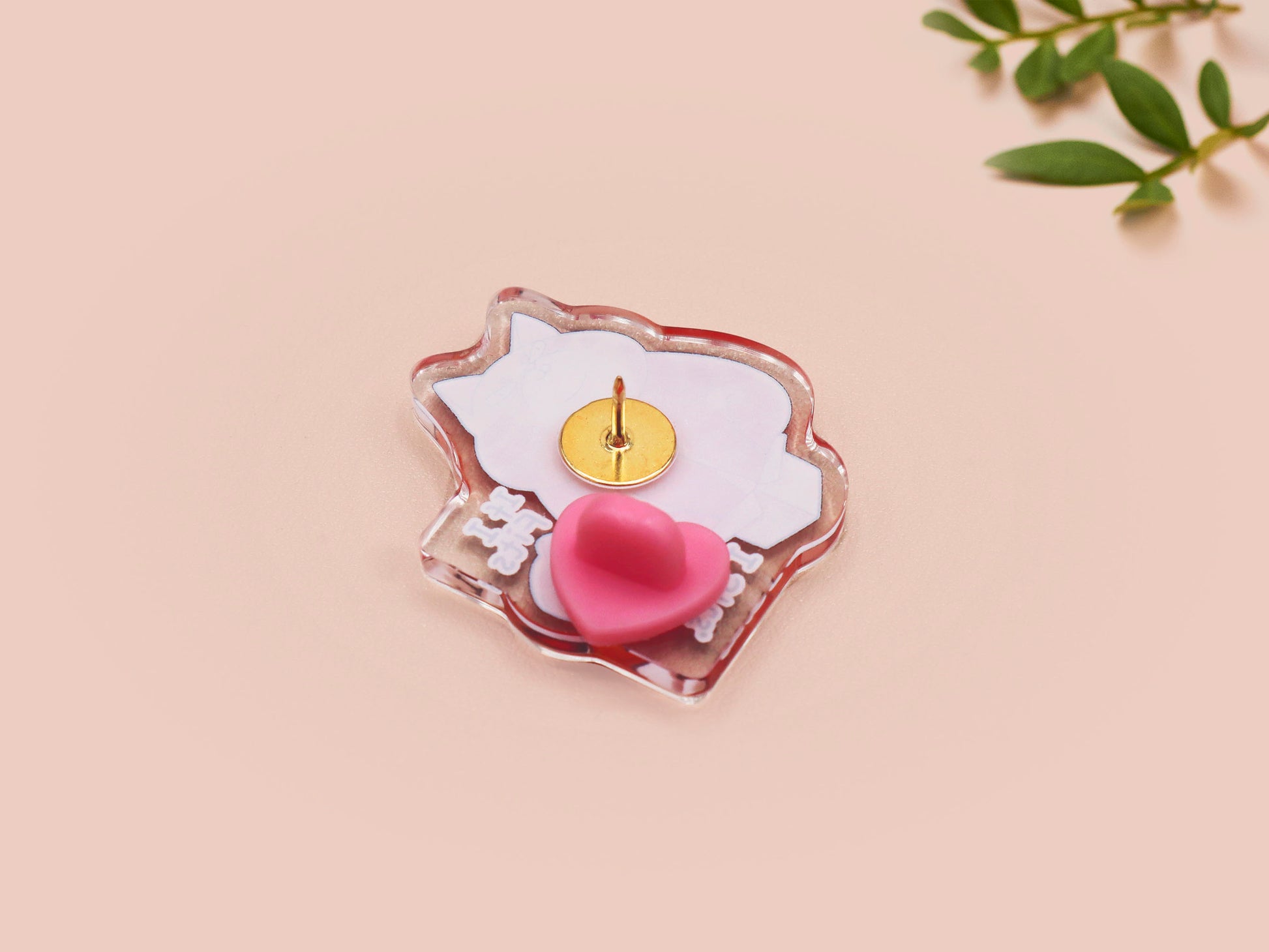 Clear acrylic pin badge with pin heart-shaped pin back clasp. The design of the pin badge is a cute cartoon ginger cat sat in a small cardboard box with the quote if I fits I sits.